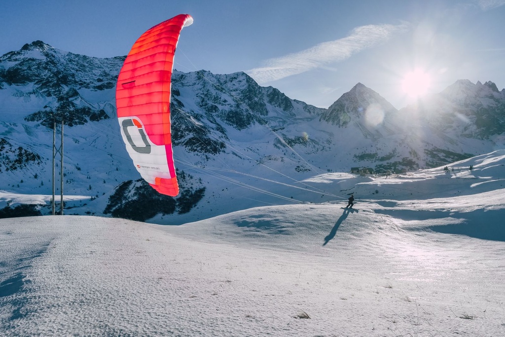 Ozone Kite Hyperlink V4 Action 2