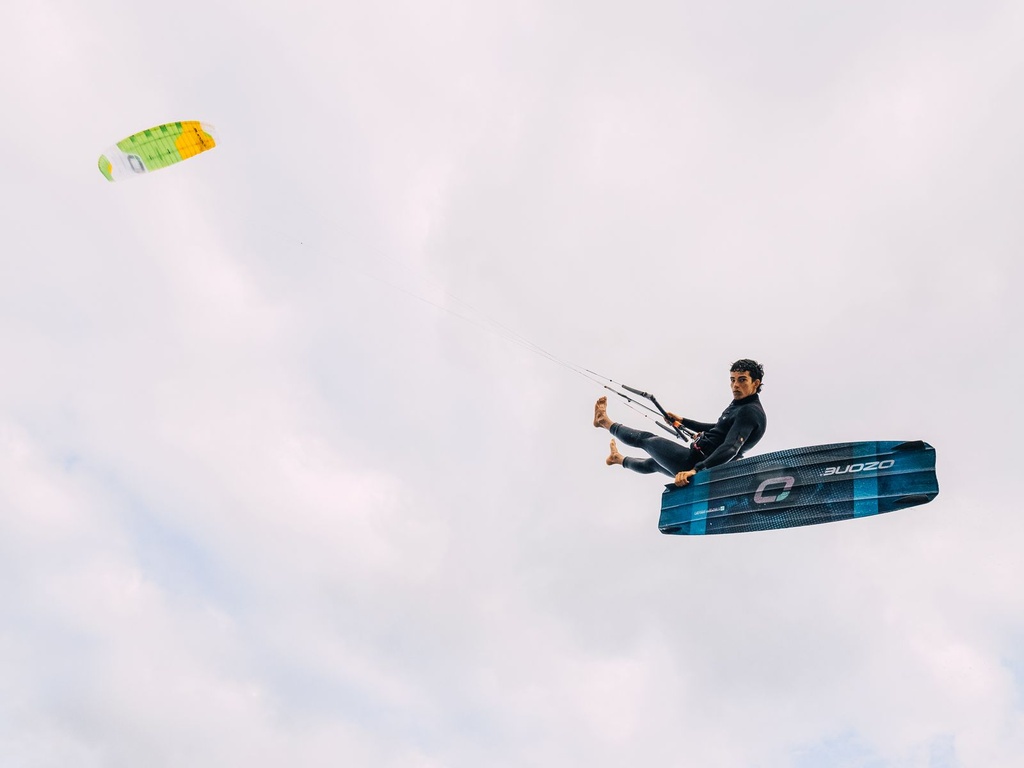 Ozone Kite Hyperlink V4 Action 3