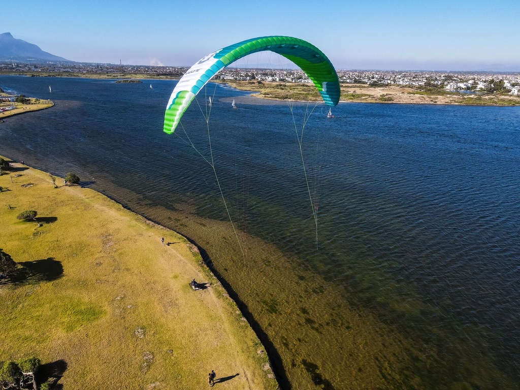 Ozone Kite Mach1 Action 1